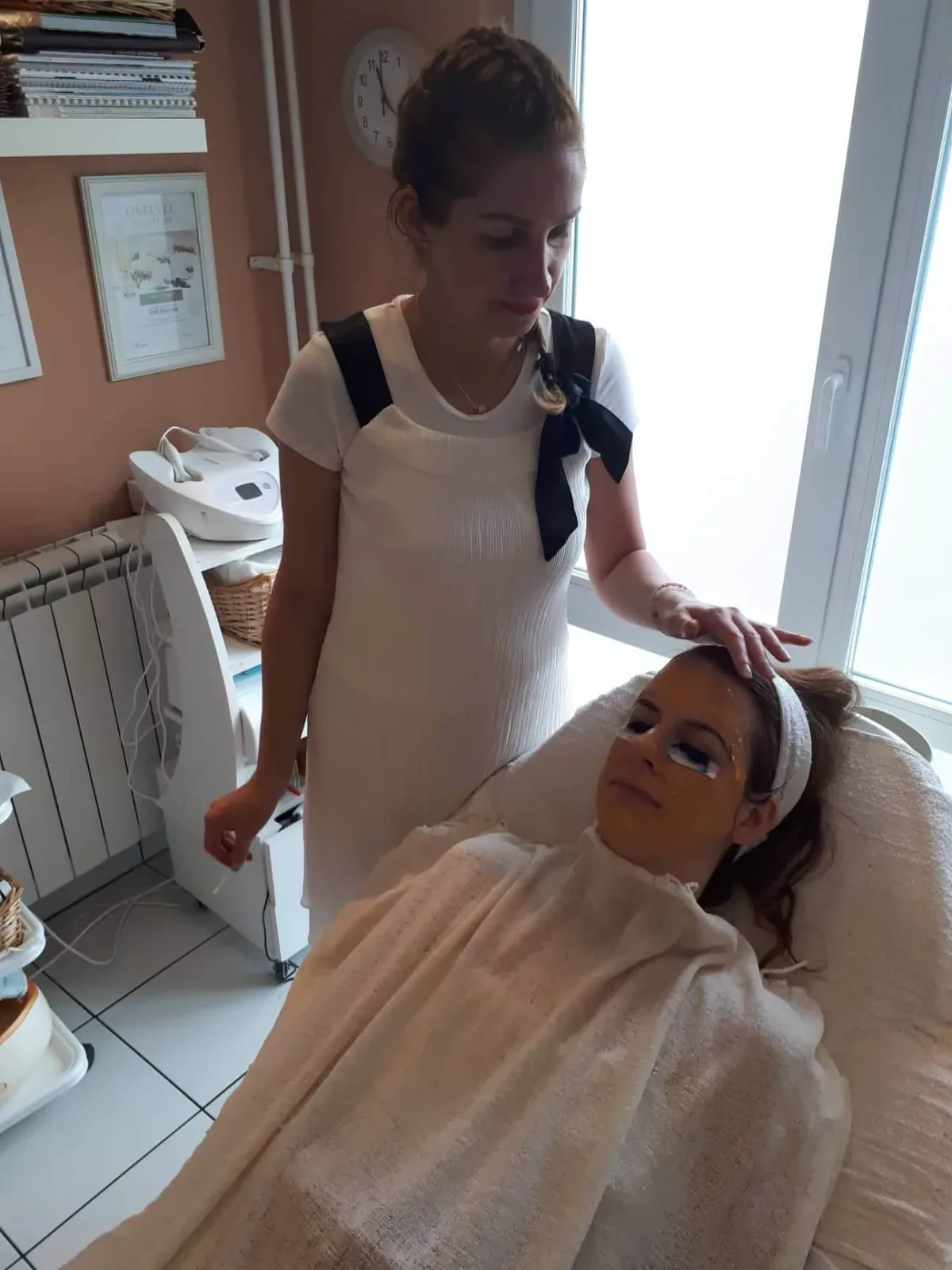 Kozmetikai munka a Juno Szalonban – 2. kép